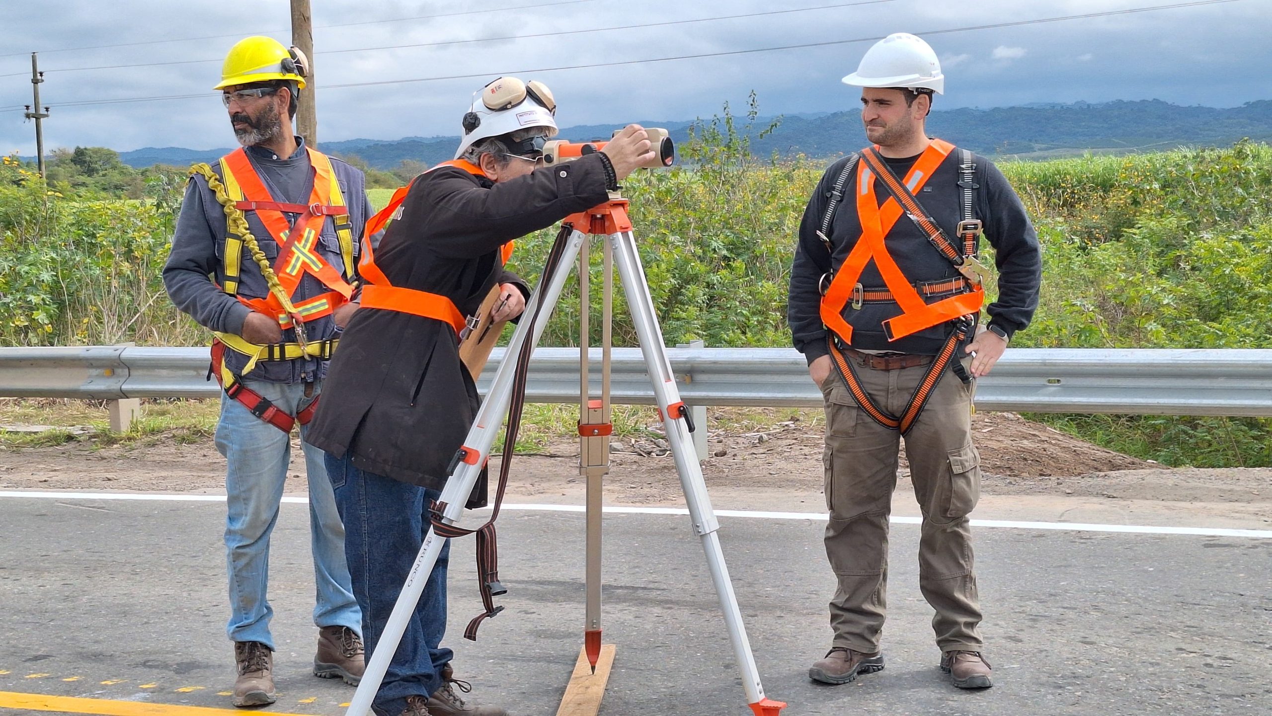 Pruebas en el puente sobre arroyo Taruca Pampa